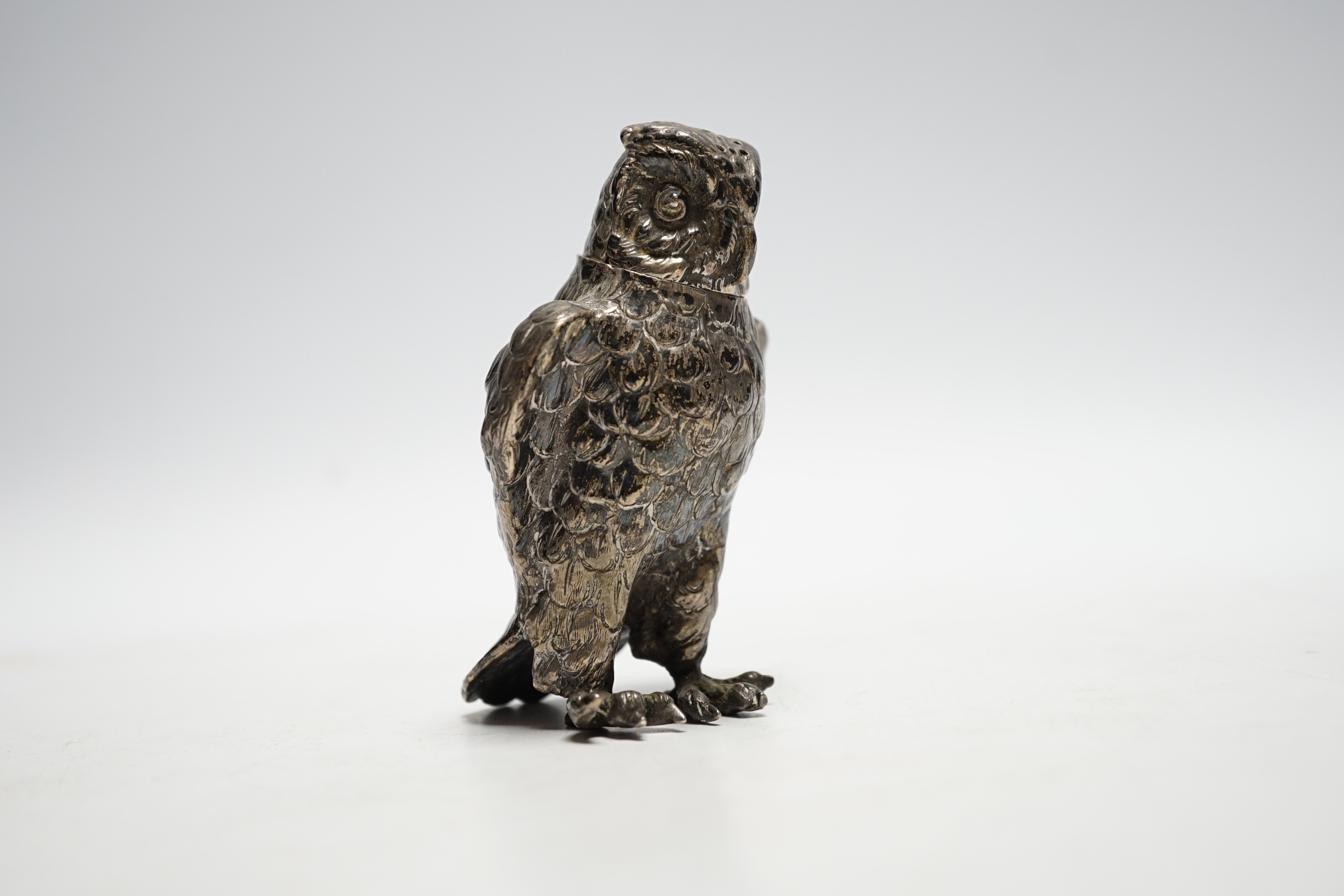 A late 19th/early 20th century novelty silver pepperette, modelled as an owl, import marks for Berthold Muller, London, no date letter, 93mm.